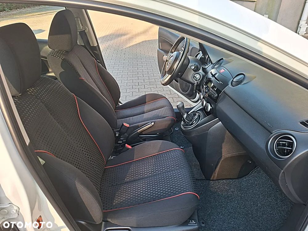 Mazda 2 1.3 Exclusive - 8