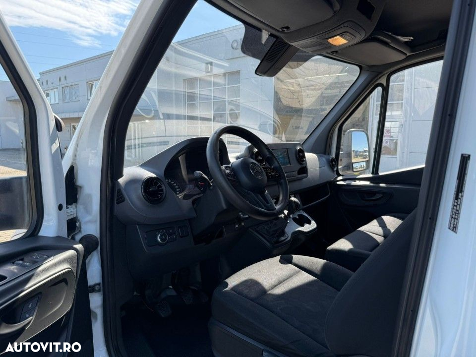 Mercedes-Benz Sprinter - 13