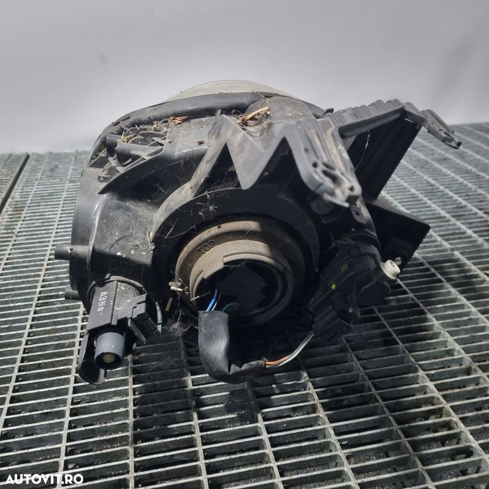 Far Stanga Nissan Juke 2010 - 2014 SUV 4 Usi (1451) Fara xenon - 2