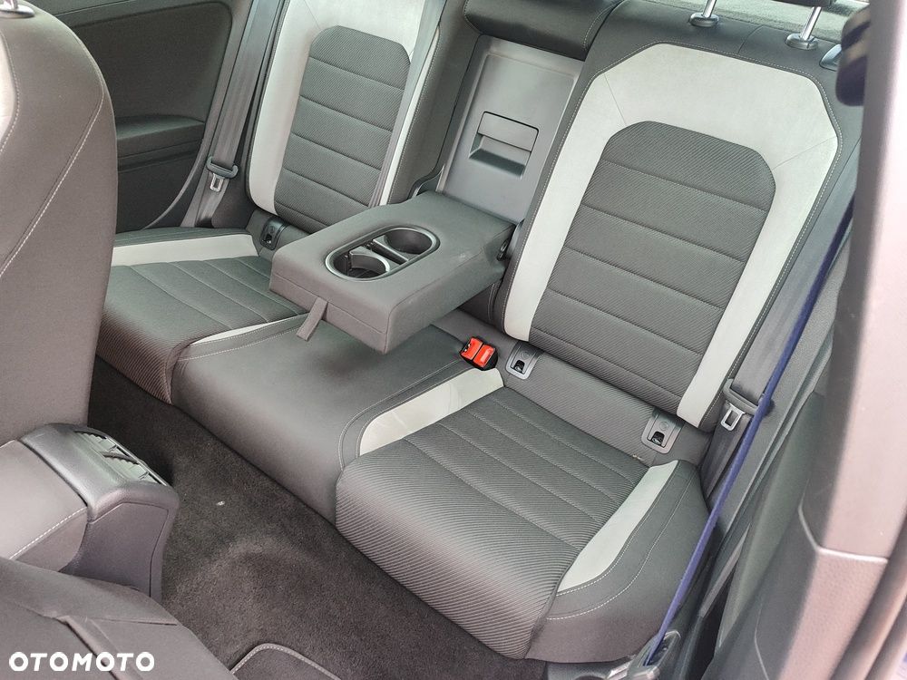 Volkswagen Golf - 33