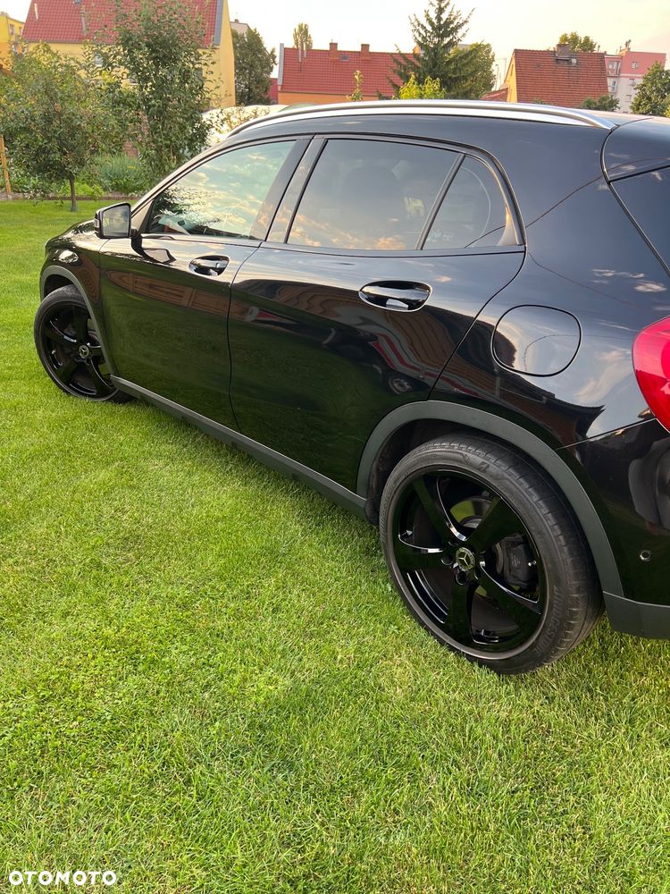 Mercedes-Benz GLA 250 4-Matic - 2