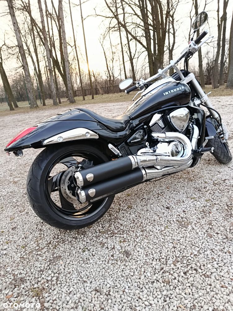 Suzuki Intruder - 8