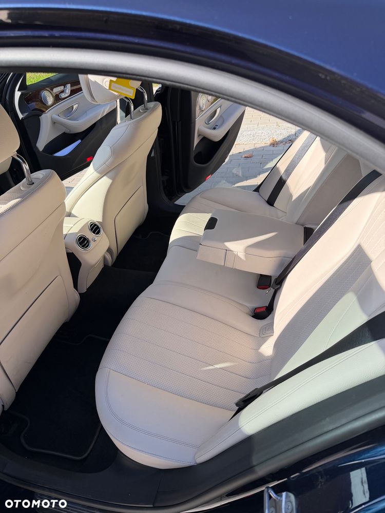 Mercedes-Benz Klasa E 300 9G-TRONIC - 29