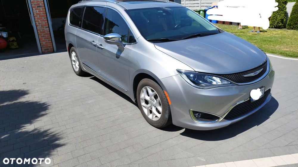 Chrysler Pacifica - 2