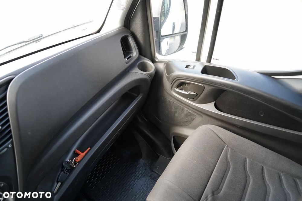 Iveco DAILY 35-150 / KONTENER 4,2 M / WINDA-750kg / BLIŹNIAK DMC: 3500 KG - 28