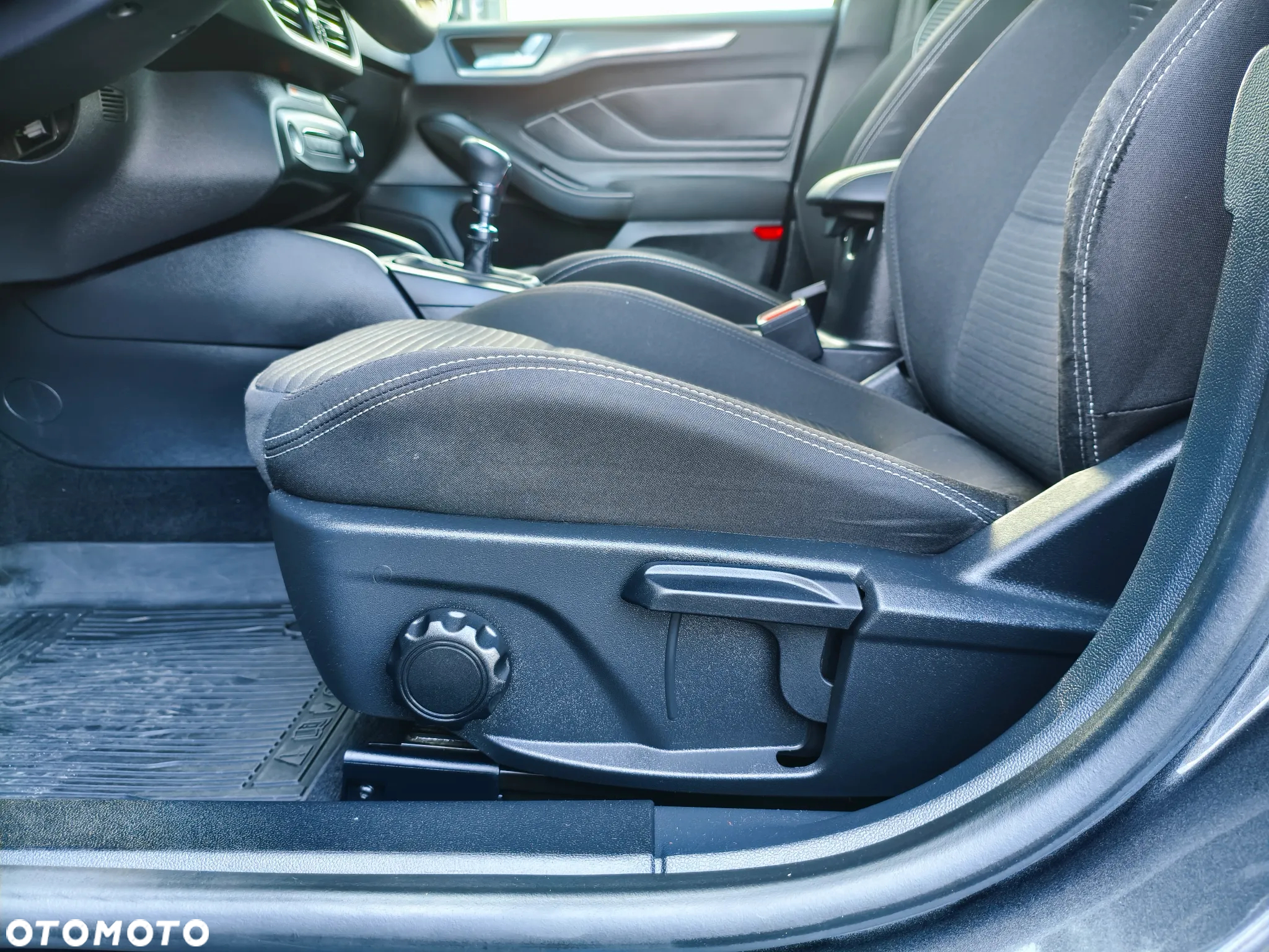 Ford Focus 1.0 EcoBoost Titanium - 10