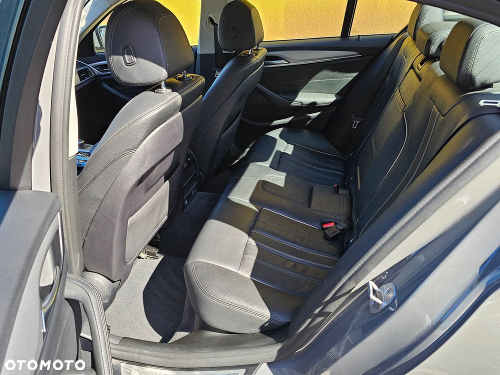 BMW Seria 5 520d Sport - 10