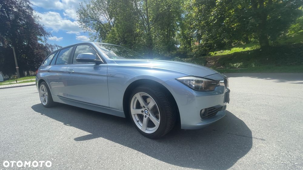 BMW Seria 3 318d Sport Line - 3