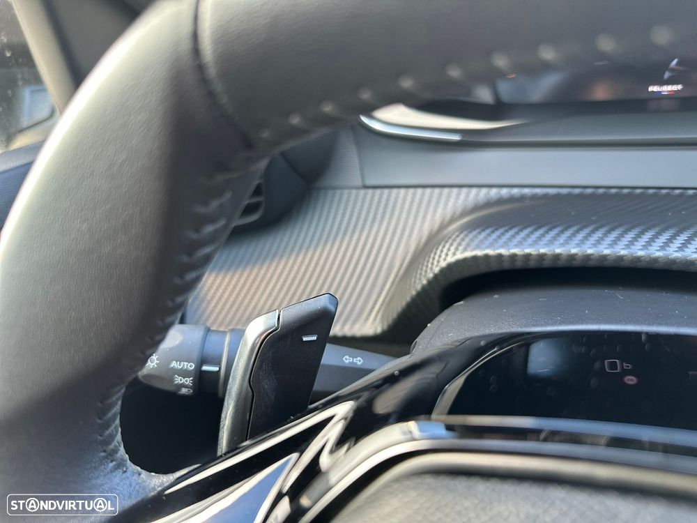 Peugeot 2008 1.2 Hybrid Allure e-DCS6 - 32