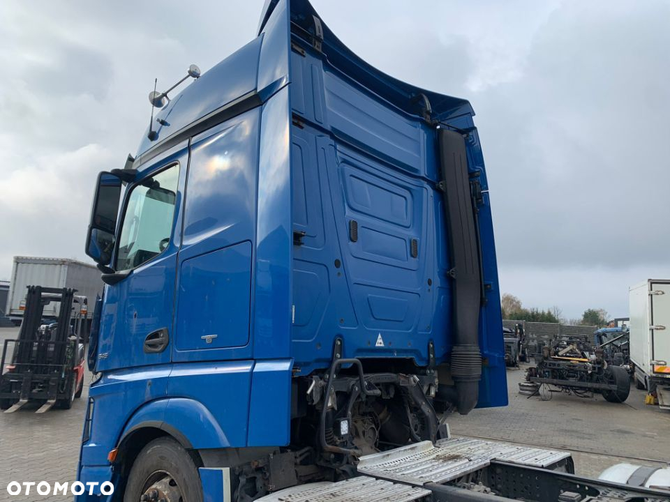 Kabina Mercedes-Benz Actros MP4 BigSpace L - 7