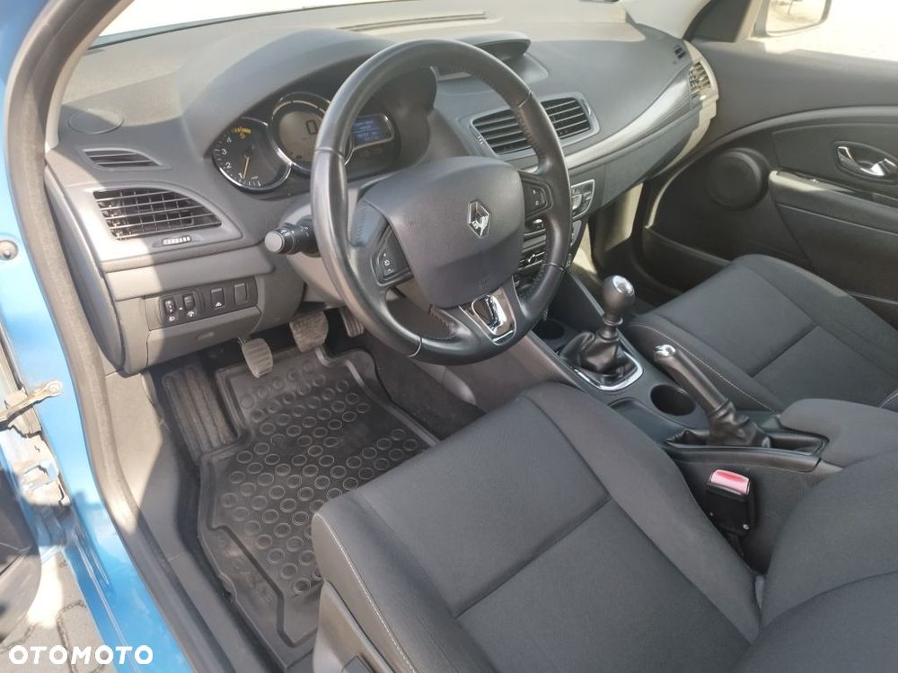 Renault Megane dCi 110 FAP Paris - 9