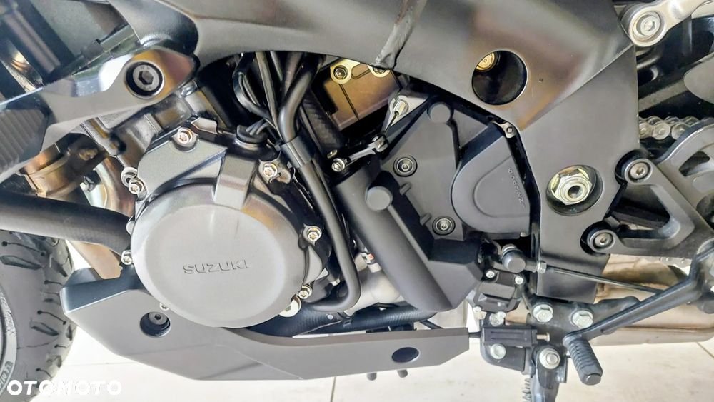 Suzuki GSX 1000 - 17