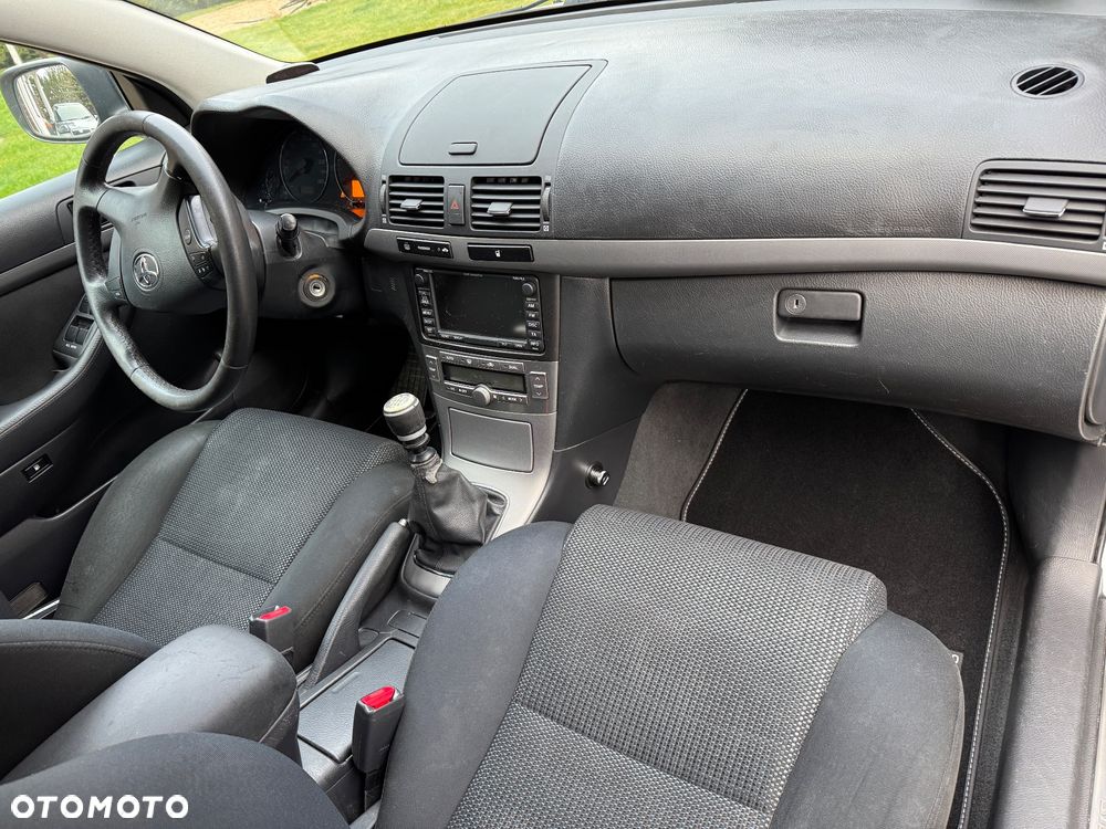 Toyota Avensis 2.0 D-4D - 19