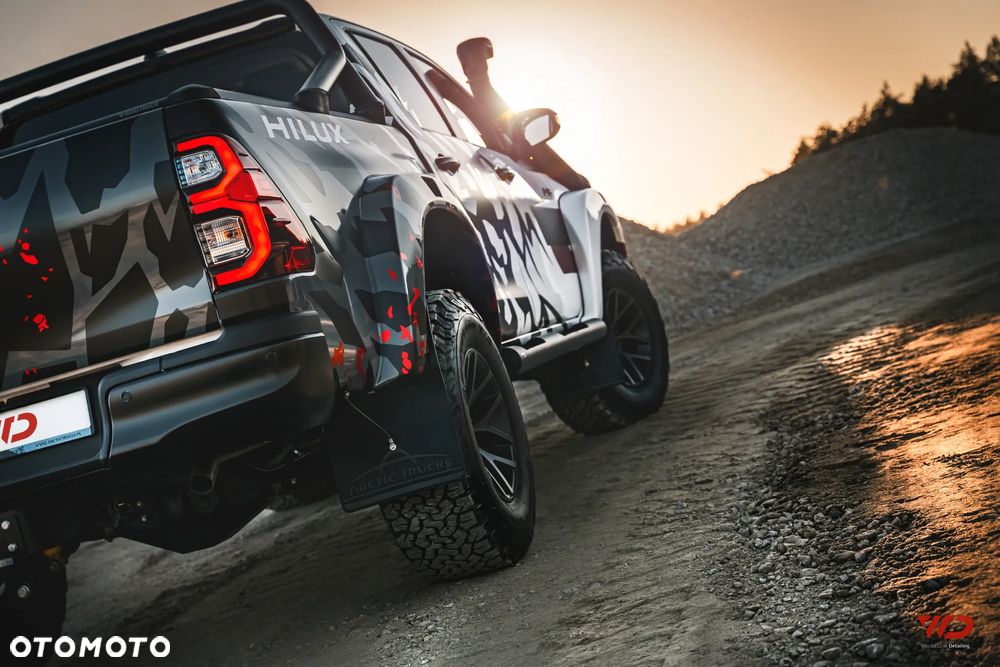 Toyota Hilux 2.8 D-4D Double Cab Invincible 4x4 - 8