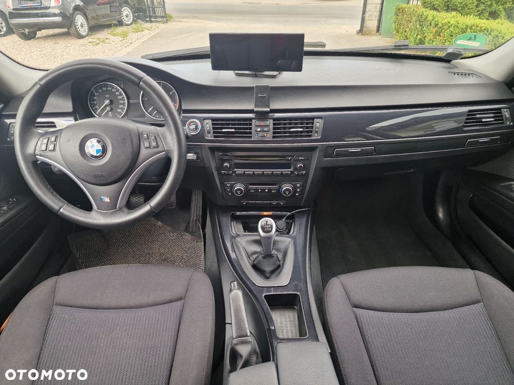 BMW Seria 3 318d DPF - 23