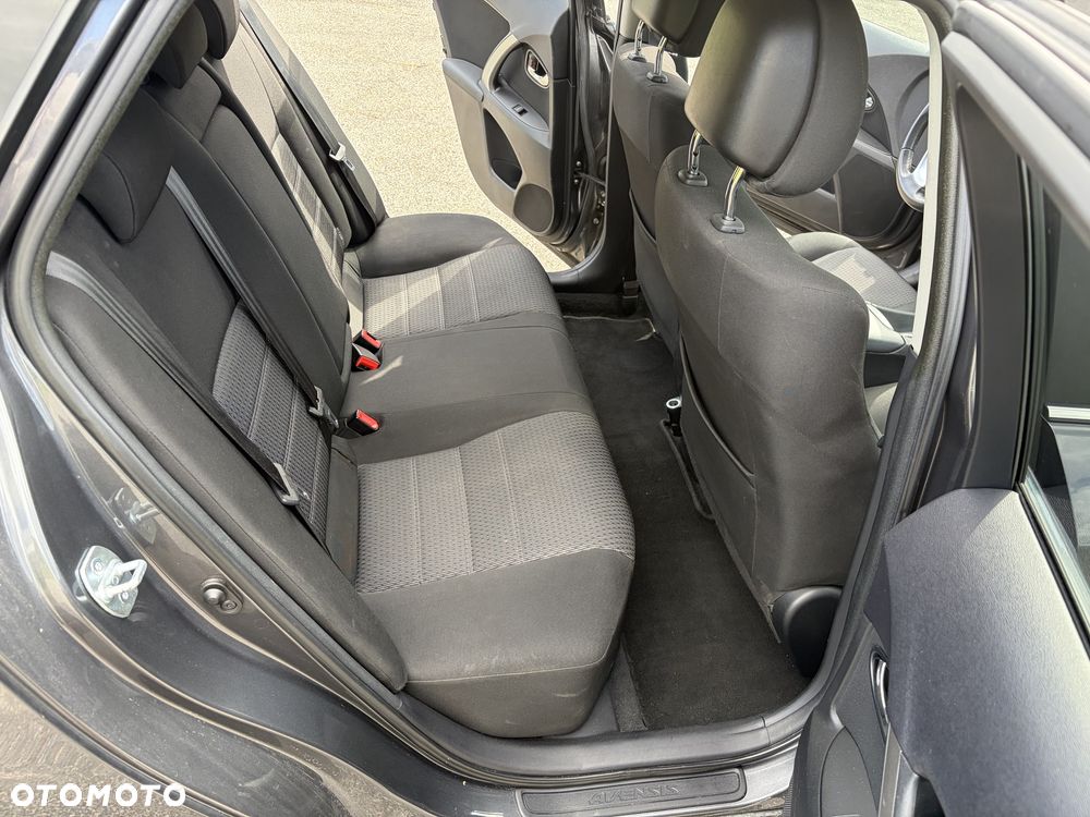 Toyota Avensis - 6