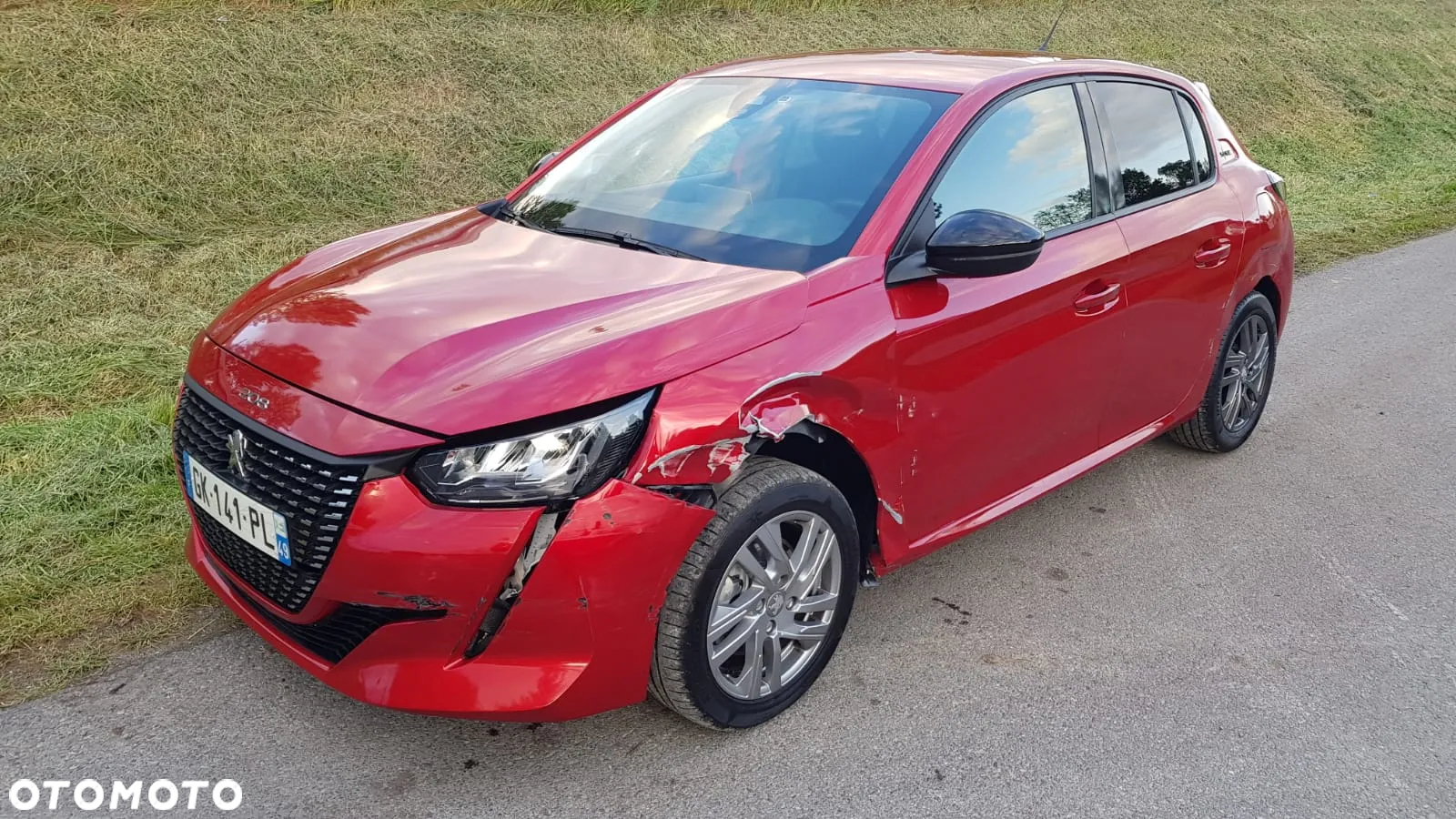 Peugeot 208 - 8