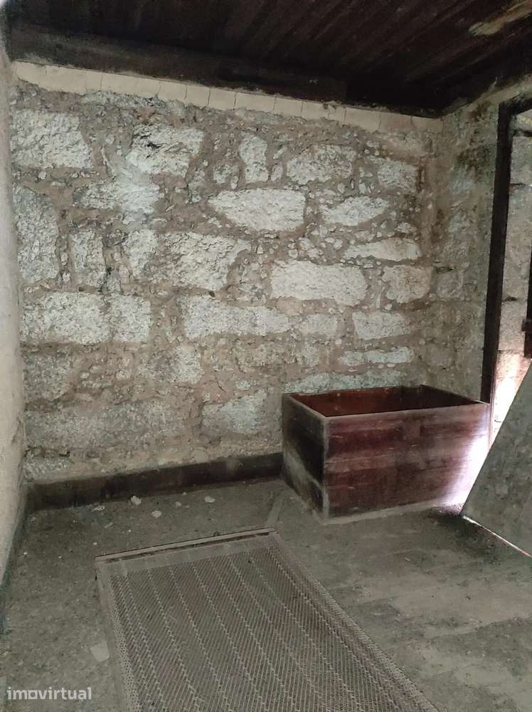 Moradia em pedra localizada em Santa Comba Dão - Grande imagem: 4/7