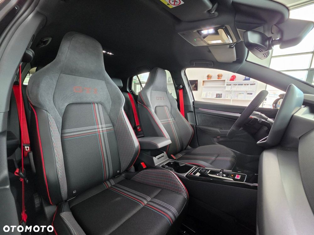 Volkswagen Golf 2.0 TSI GTI Edition 50 DSG - 25