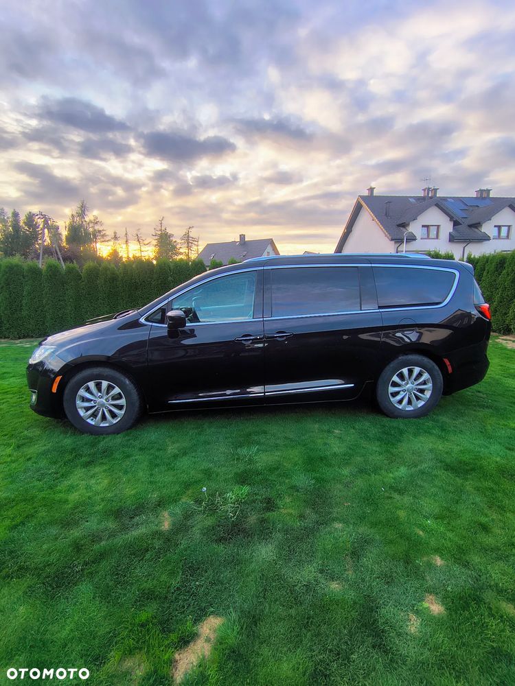 Chrysler Pacifica - 3