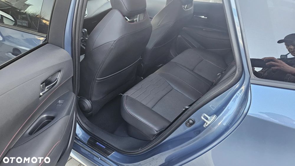 Toyota Corolla 2.0 Hybrid Executive - 10