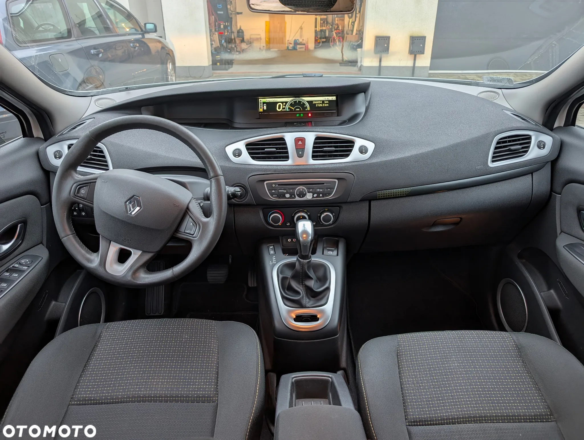 Renault Grand Scenic - 8