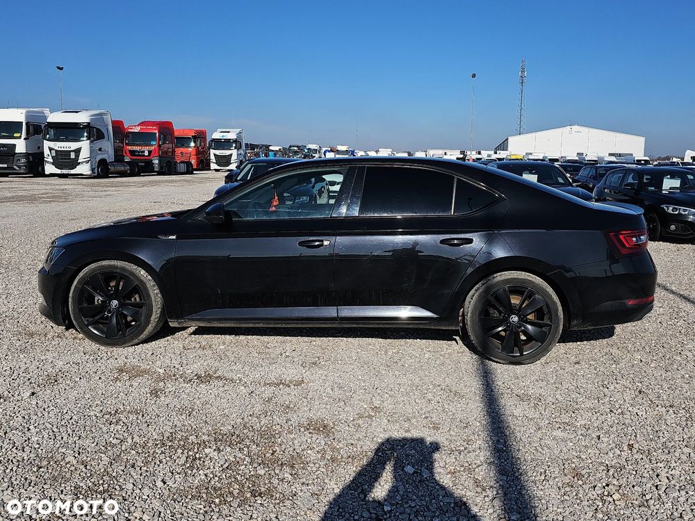 Skoda Superb 2.0 TDI Sportline DSG - 8