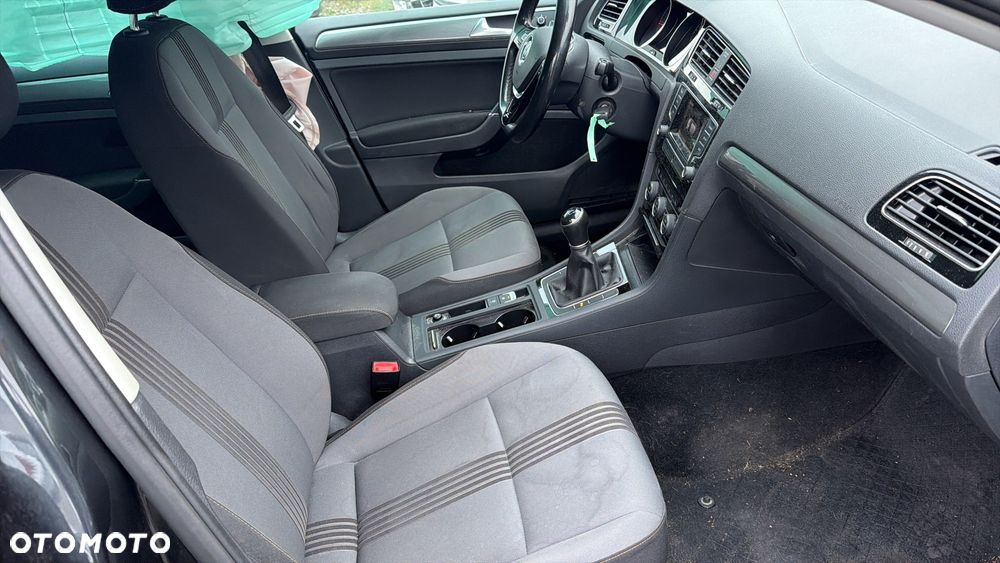 Volkswagen Golf - 12