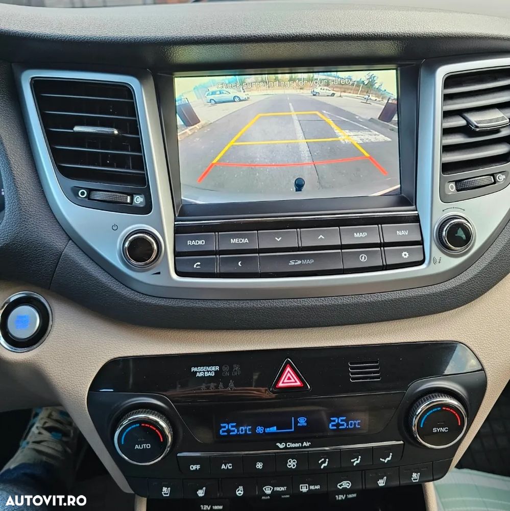 Hyundai Tucson 2.0 CRDI 4WD Automatik Advantage - 24