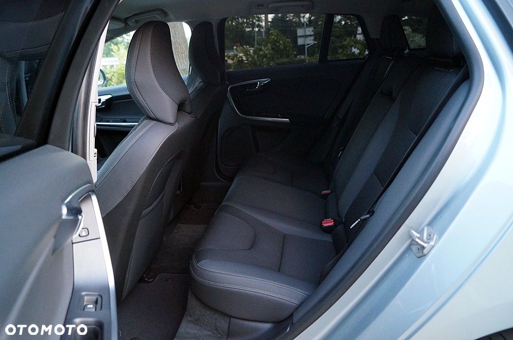 Volvo V60 D4 Geartronic Summum - 26