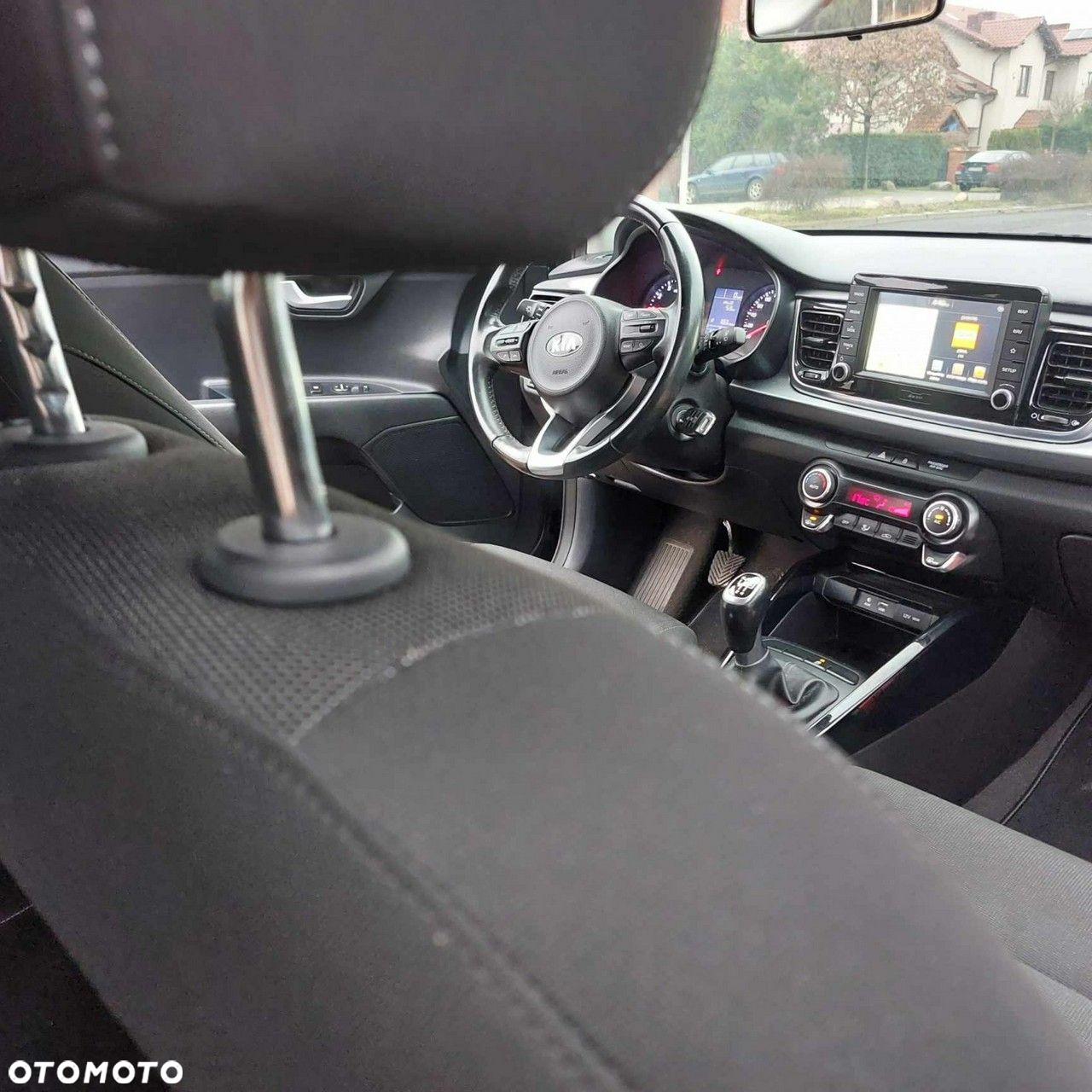 Kia Rio - 12