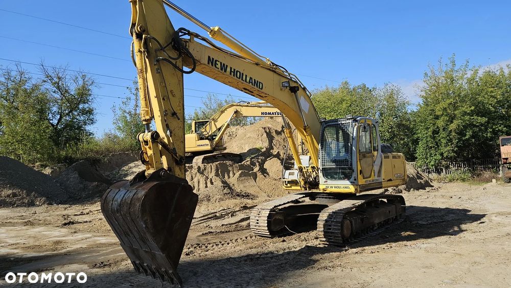 New Holland E 245 B - 8