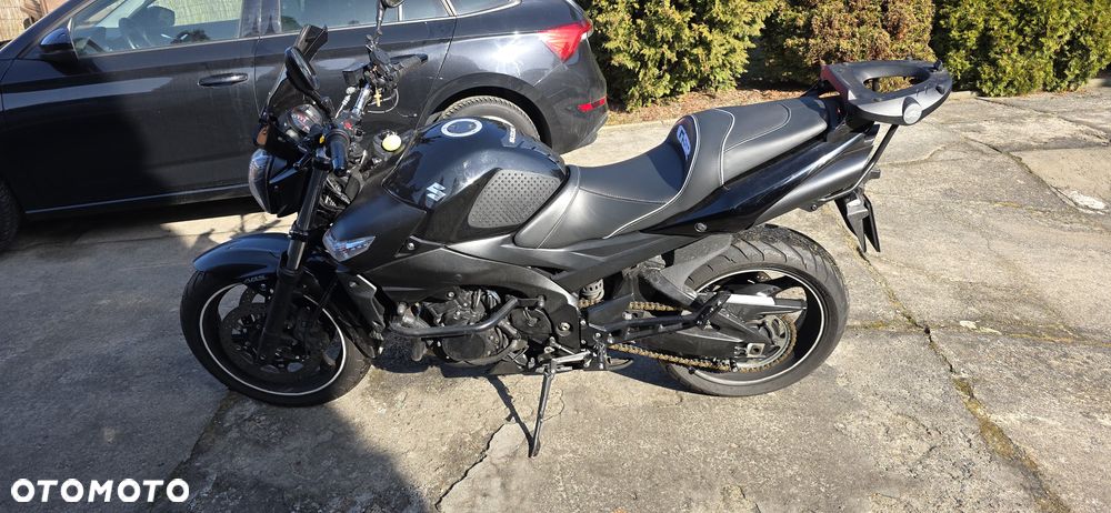 Suzuki GSR - 16