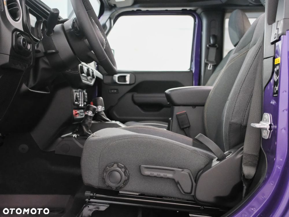 Jeep Wrangler - 23