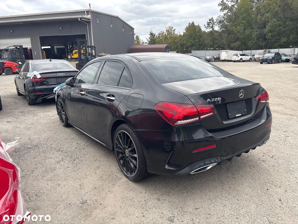 Mercedes-Benz Klasa A 220 AMG Line 7G-DCT - 2