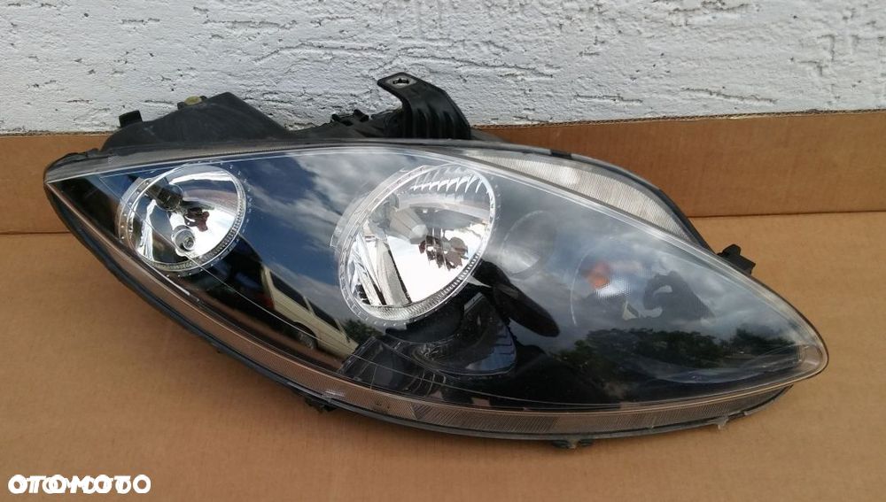 Reflektor prawy Lampa prawa Seat Leon II 2005-