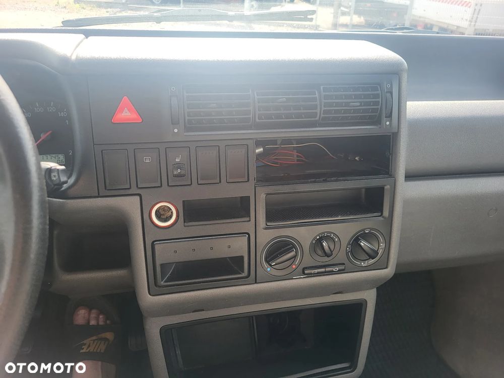 Volkswagen Caravelle TDI Basis / CL - 23