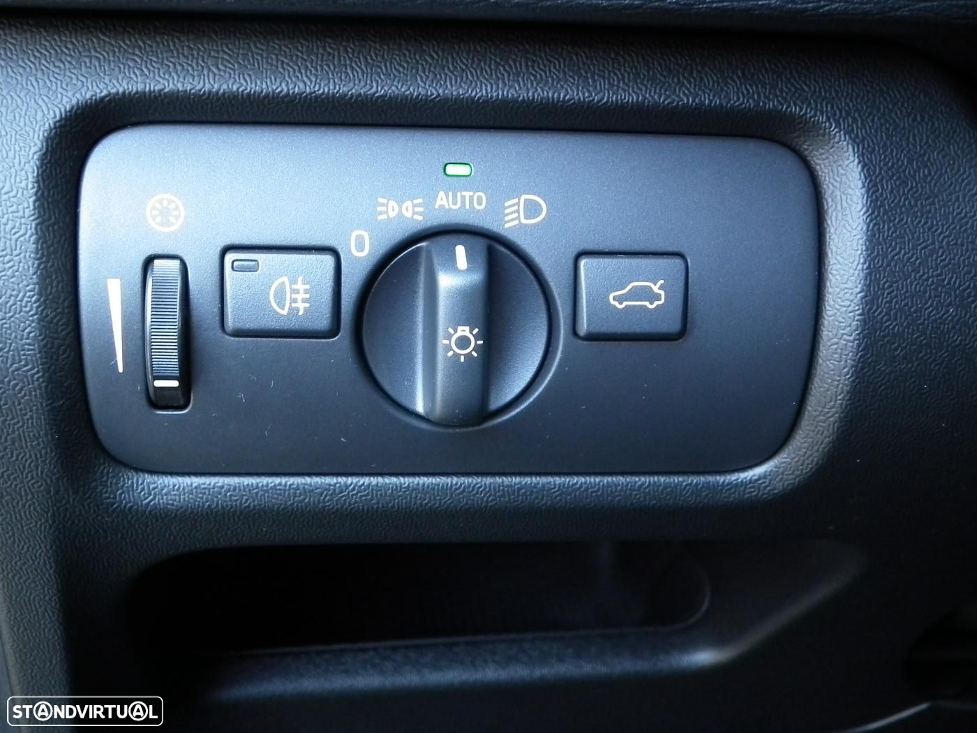 Volvo V40 2.0 D3 Momentum - 30