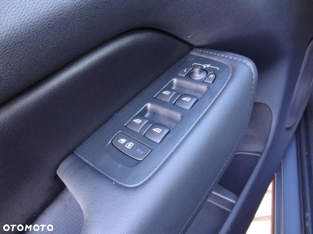 Volvo XC 60 B5 B AWD R-Design - 12