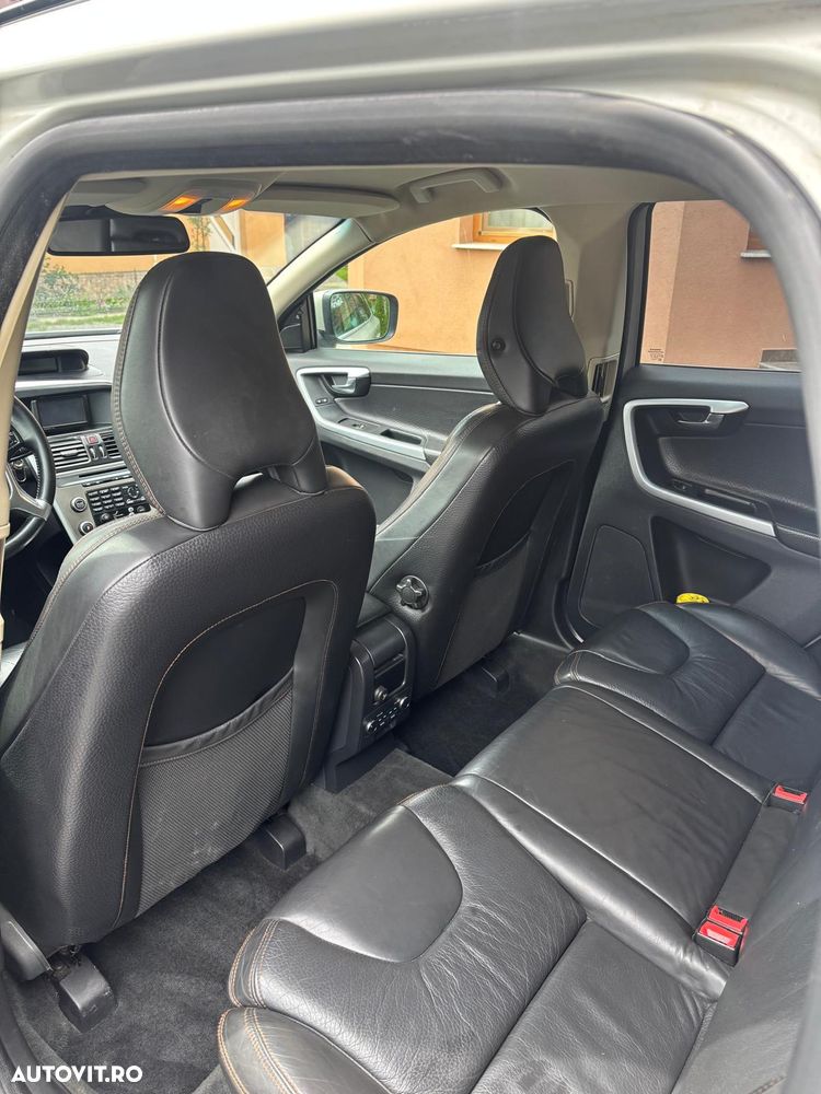 Volvo XC 60 D5 AWD Aut. Kinetic - 9