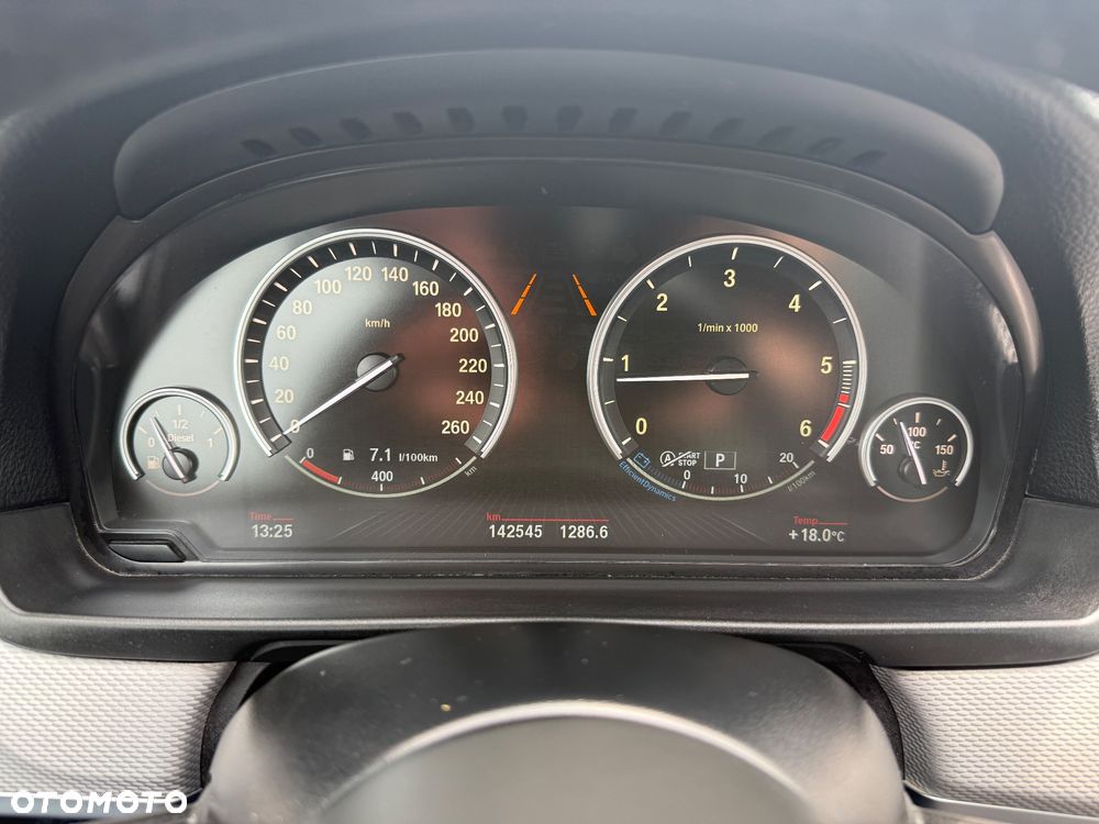 BMW Seria 5 525d Sport-Aut Luxury Line - 3
