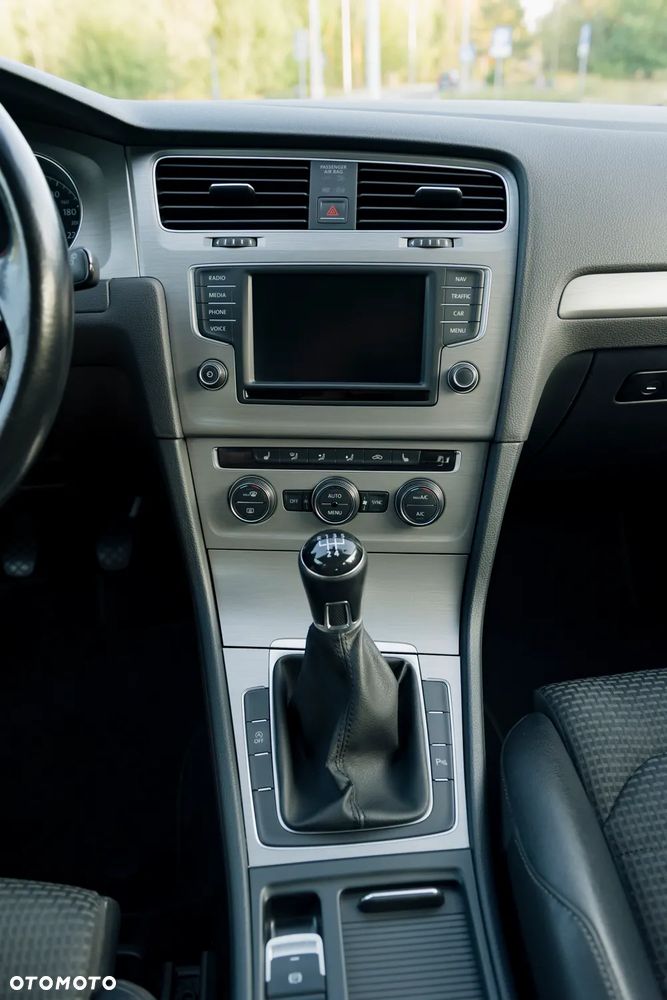 Volkswagen Golf - 26