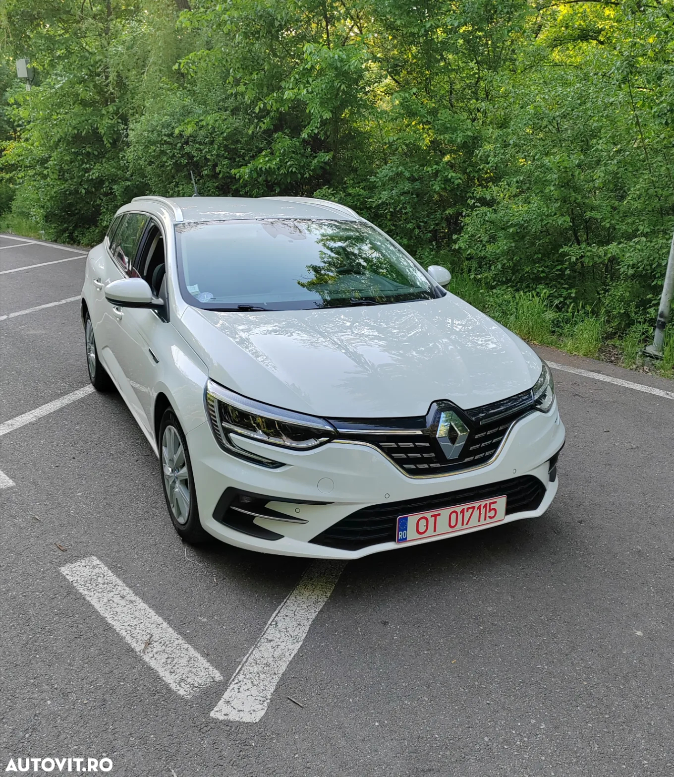 Renault Megane Grandtour E-TECH Plug-in 160 BUSINESS EDITION - 3