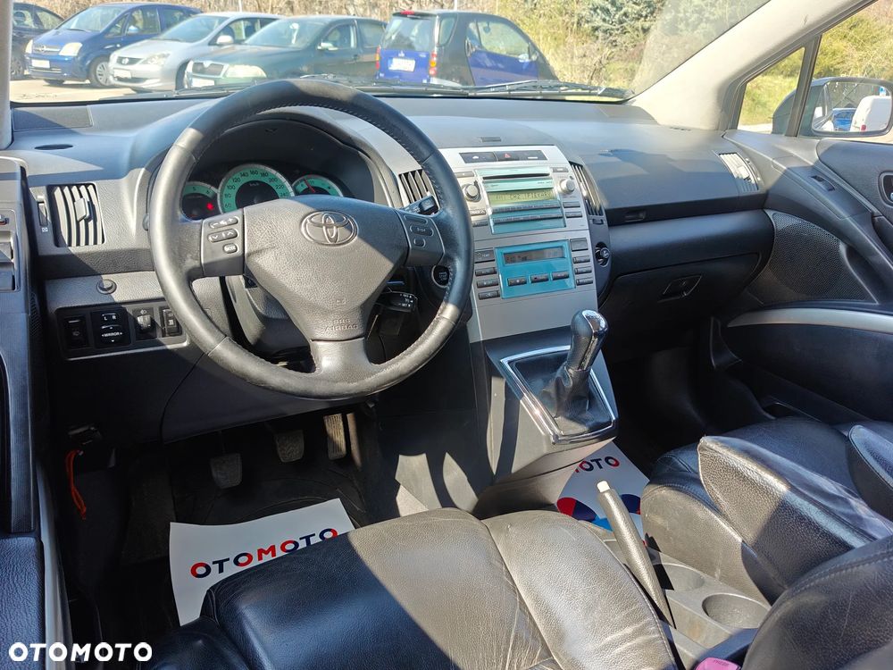 Toyota Corolla Verso 2.2 D-4D DPF Executive - 18