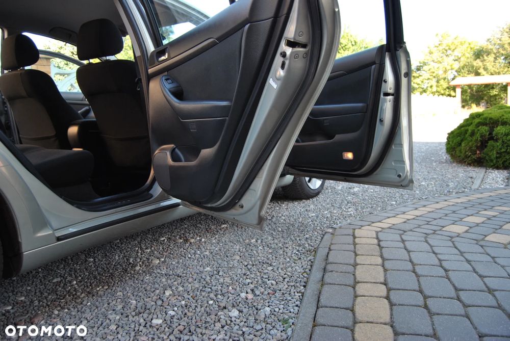 Toyota Avensis 1.8 VVT-i Sol - 25