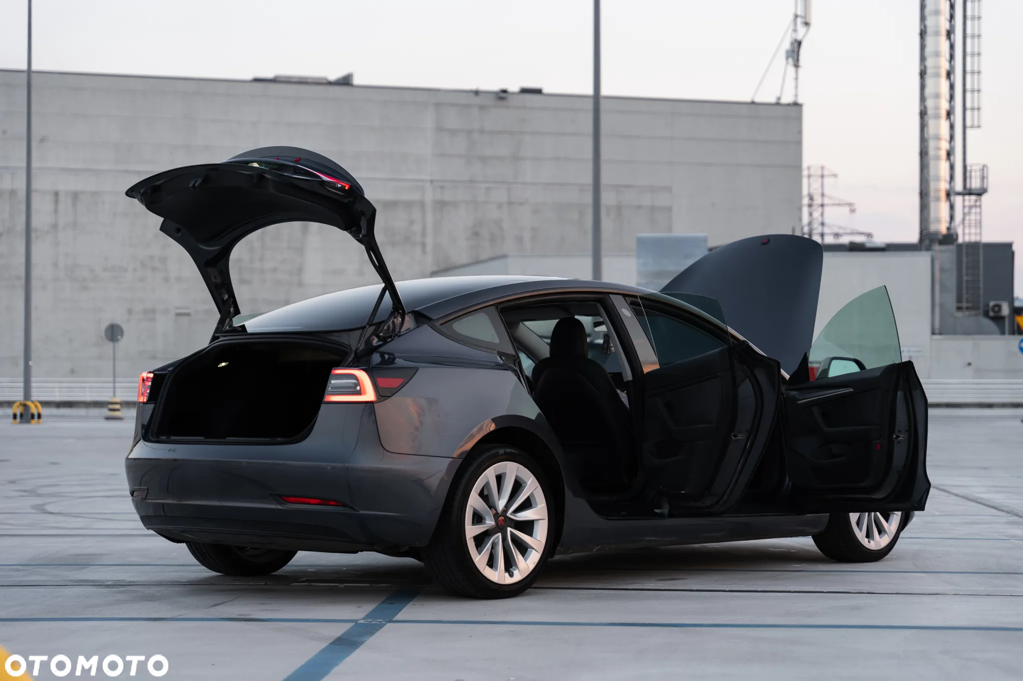 Tesla Model 3 - 35