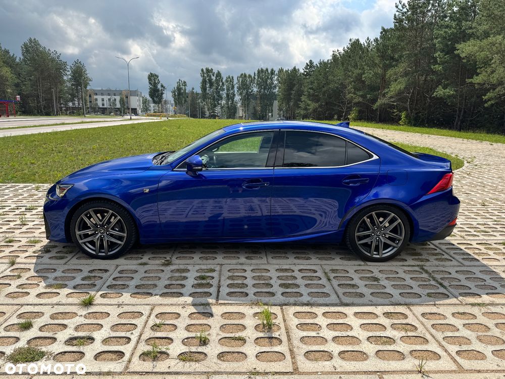 Lexus IS 200t / 300 F Sport - 2