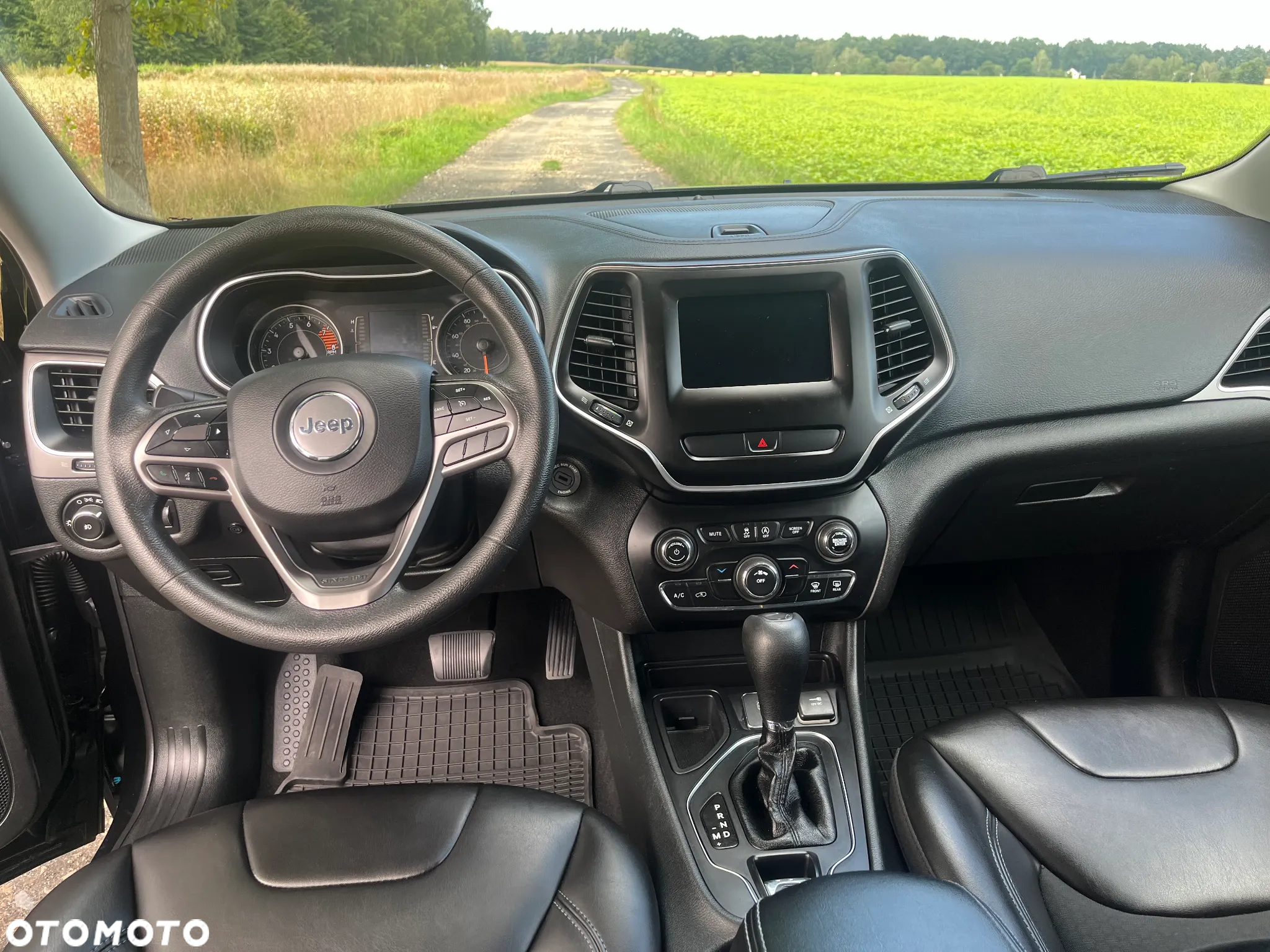 Jeep Cherokee - 19