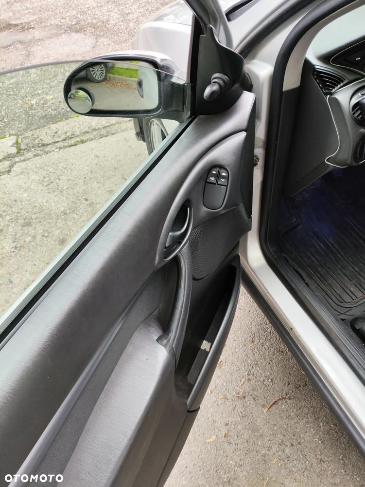 Ford Focus - 12