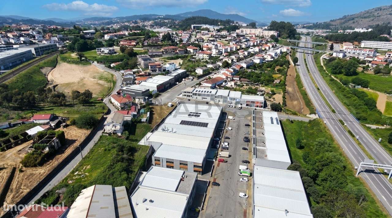 Armazém próximo do centro de Braga - Grande imagem: 3/27